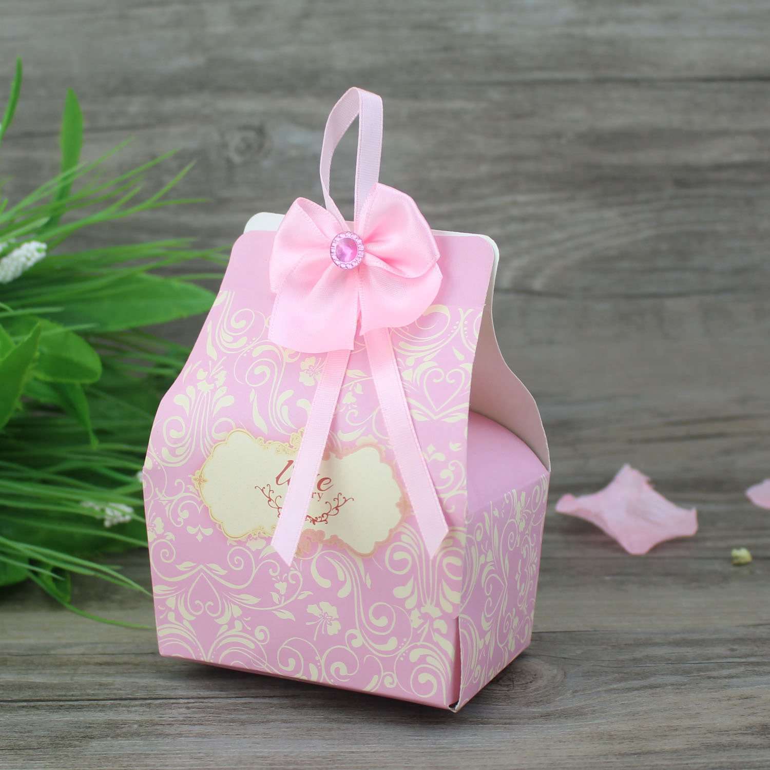 Round Candy Box Wedding Supplies Customized Beautiful Box 